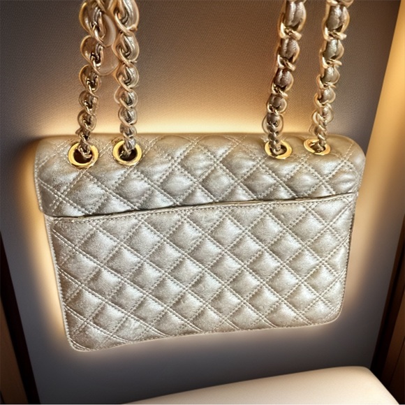 Elegant Anne Klein Lion Lady Medium Flap Handbag - Picture 4 of 4